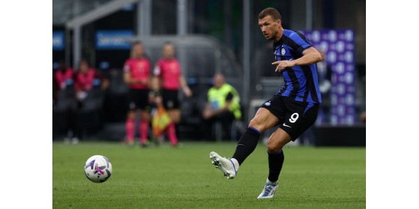 Simone Inzaghi insiste affinché l'Inter tenga Edin Džeko